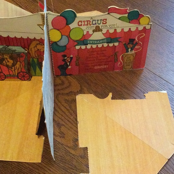 Bundle of 3 vintage Hallmark pop up books. - Picture 13 of 16